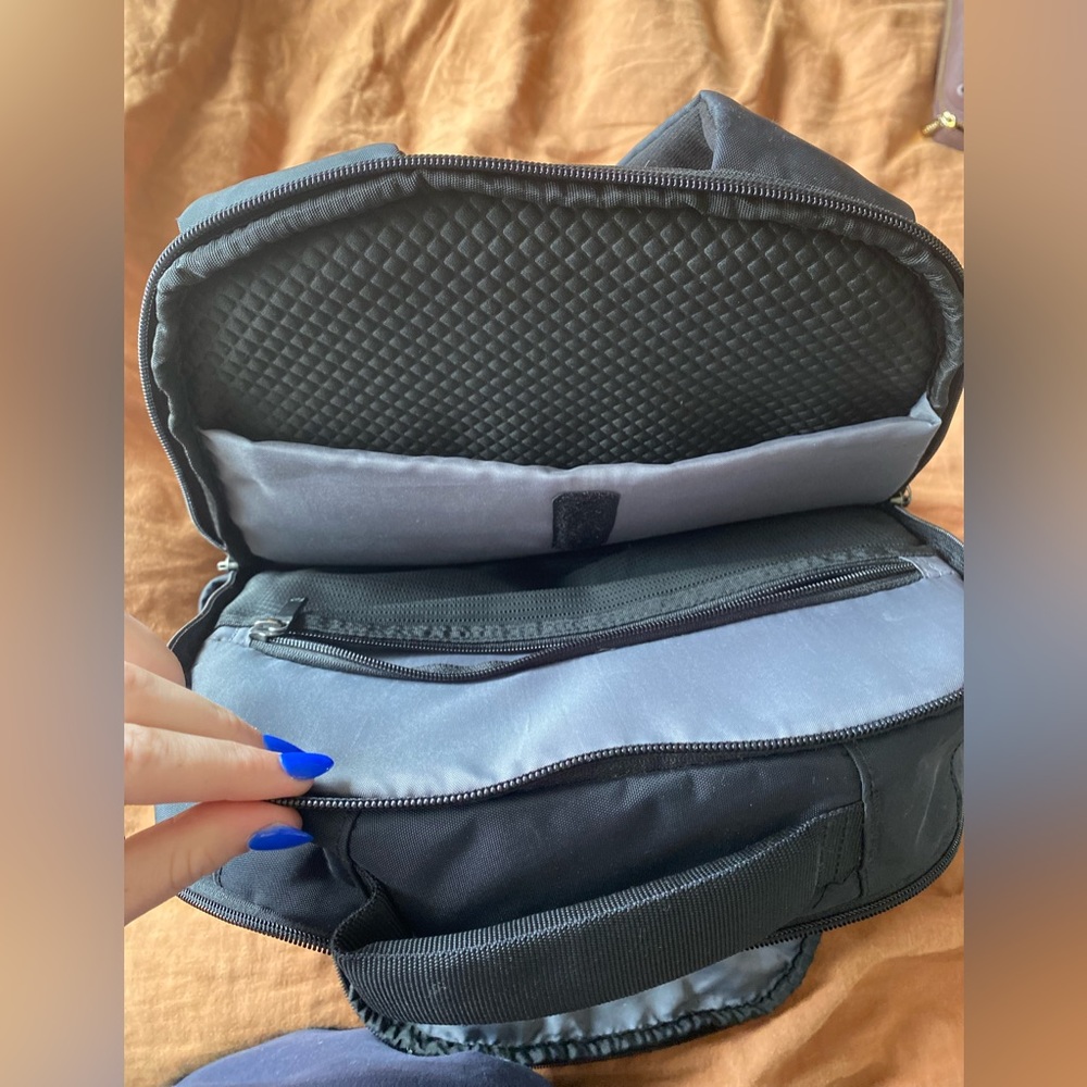 Backpack - Picture 4 of 5